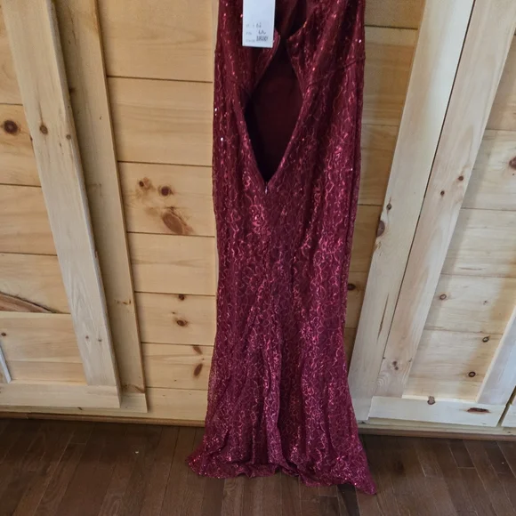 Elegant Burgundy Lace Evening Gown Size Large - Picture 9 of 10